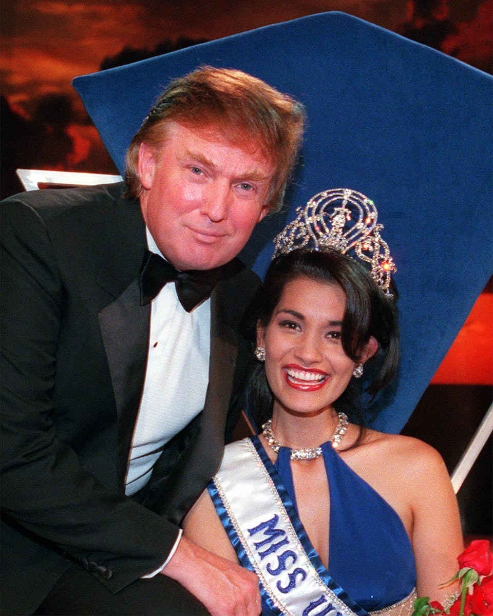 người đẹp chụp hình cùng hoa hậu hoàn vũ ảnh 5 nguoi dep chup hinh cung hoa hau hoan vu anh 5