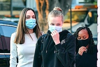 Con gai 15 tuoi cua Angelina Jolie hinh anh