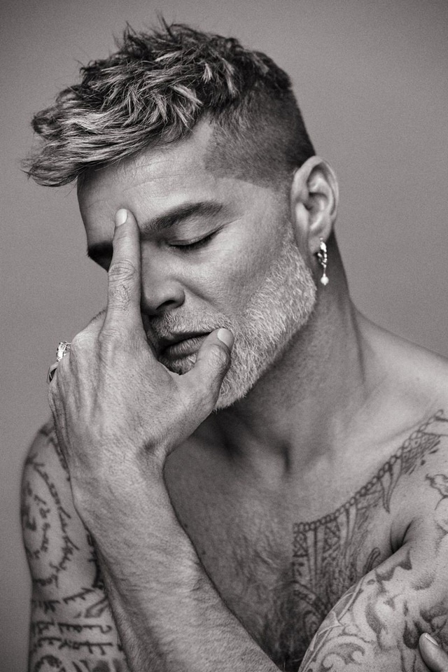 Ricky Martin mac tam ly anh 1