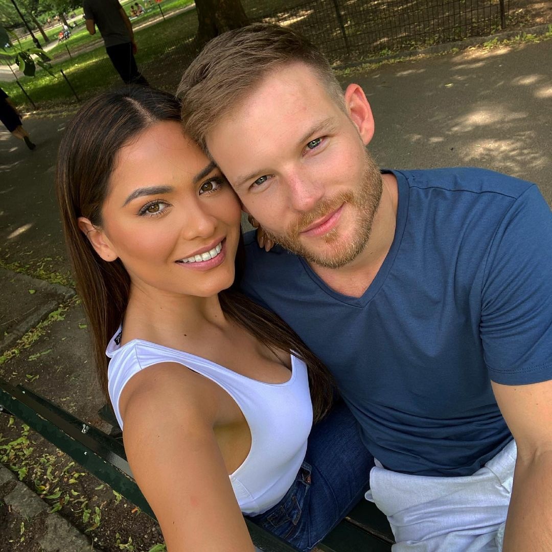 Hoa hau Hoan vu cong khai nguoi yeu anh 2