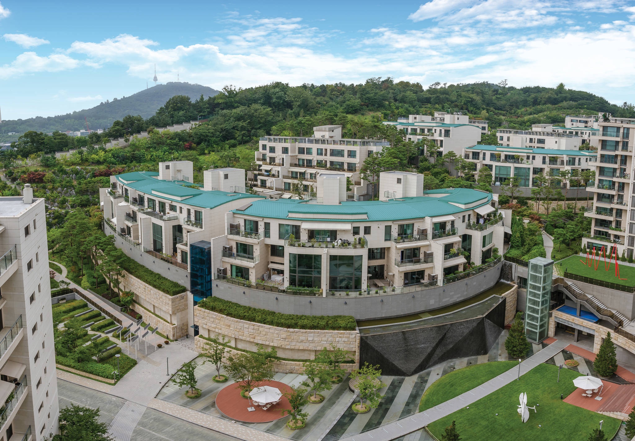 BTS mua nha trieu USD anh 10