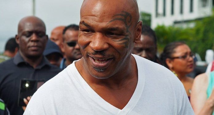 Chan Tu Dan so Mike Tyson hinh anh