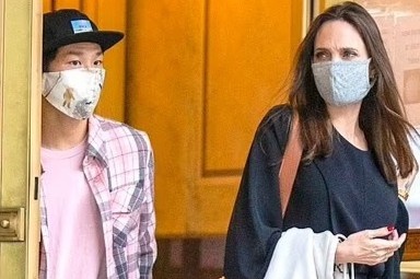 Angelina Jolie dua Pax Thien den nha chong cu hinh anh