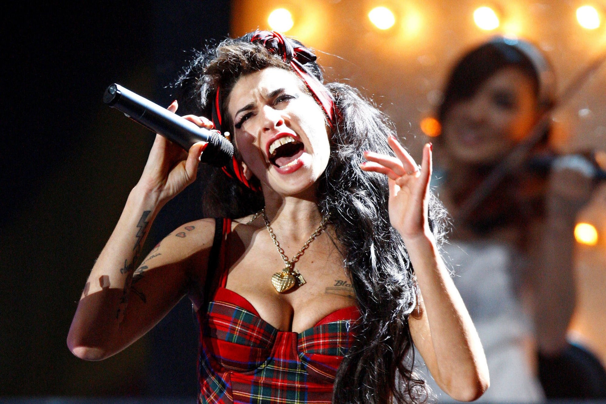 su that ve Amy Winehouse anh 4