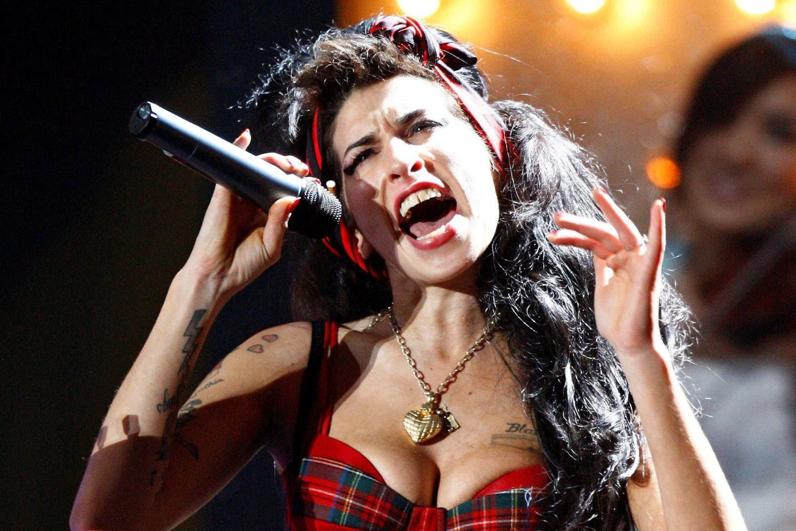 Dieu chua biet ve ca si doan menh Amy Winehouse hinh anh
