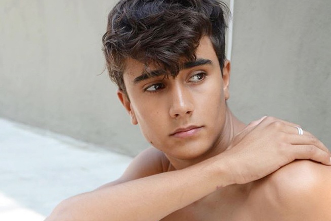 Dien vien bi khan gia doa giet, gia dinh quay lung vi vai dong tinh hinh anh