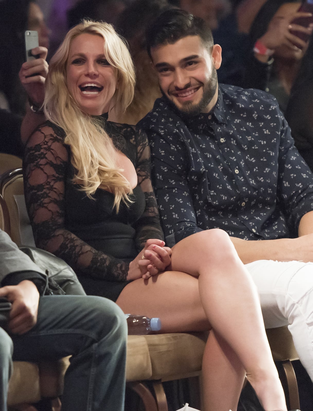 nguoi dan ong ben canh Britney Spears anh 10