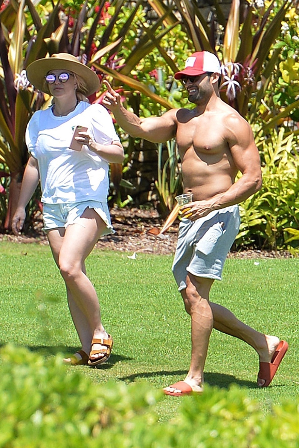 nguoi dan ong ben canh Britney Spears anh 3