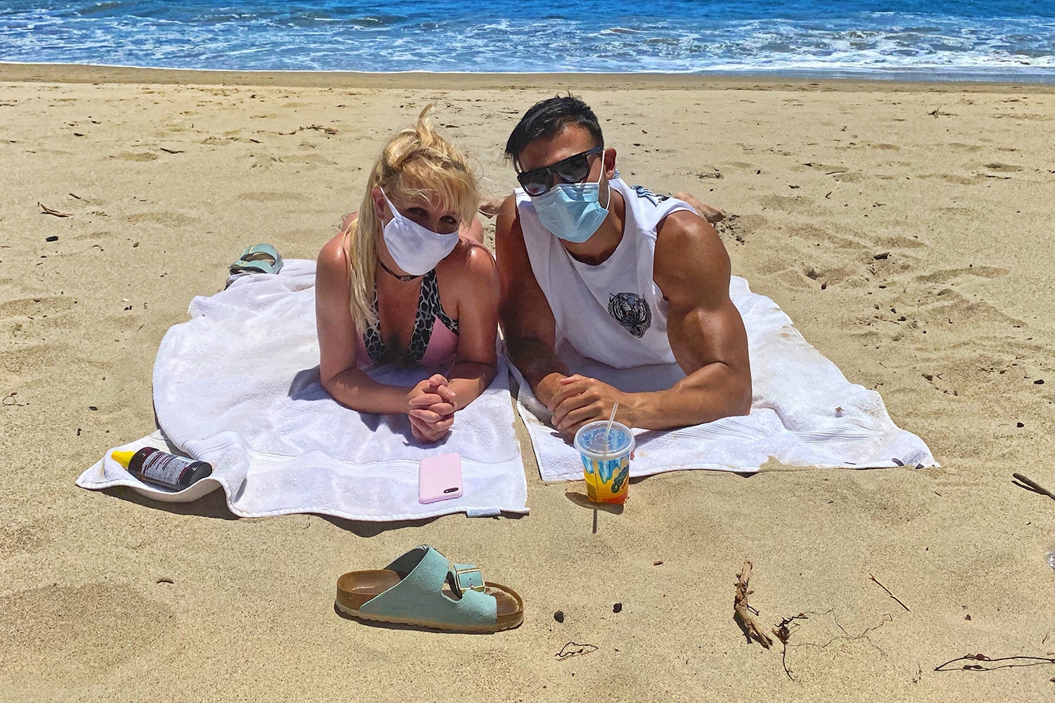 nguoi dan ong ben canh Britney Spears anh 1