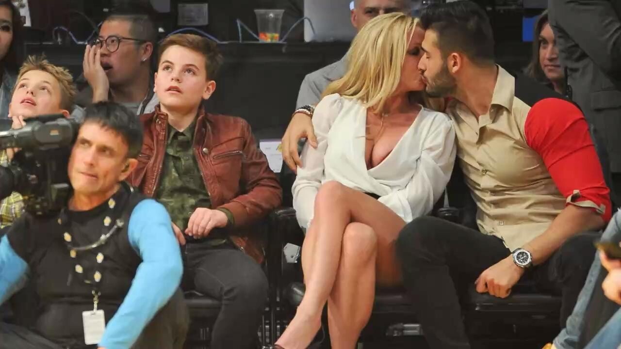 nguoi dan ong ben canh Britney Spears anh 20