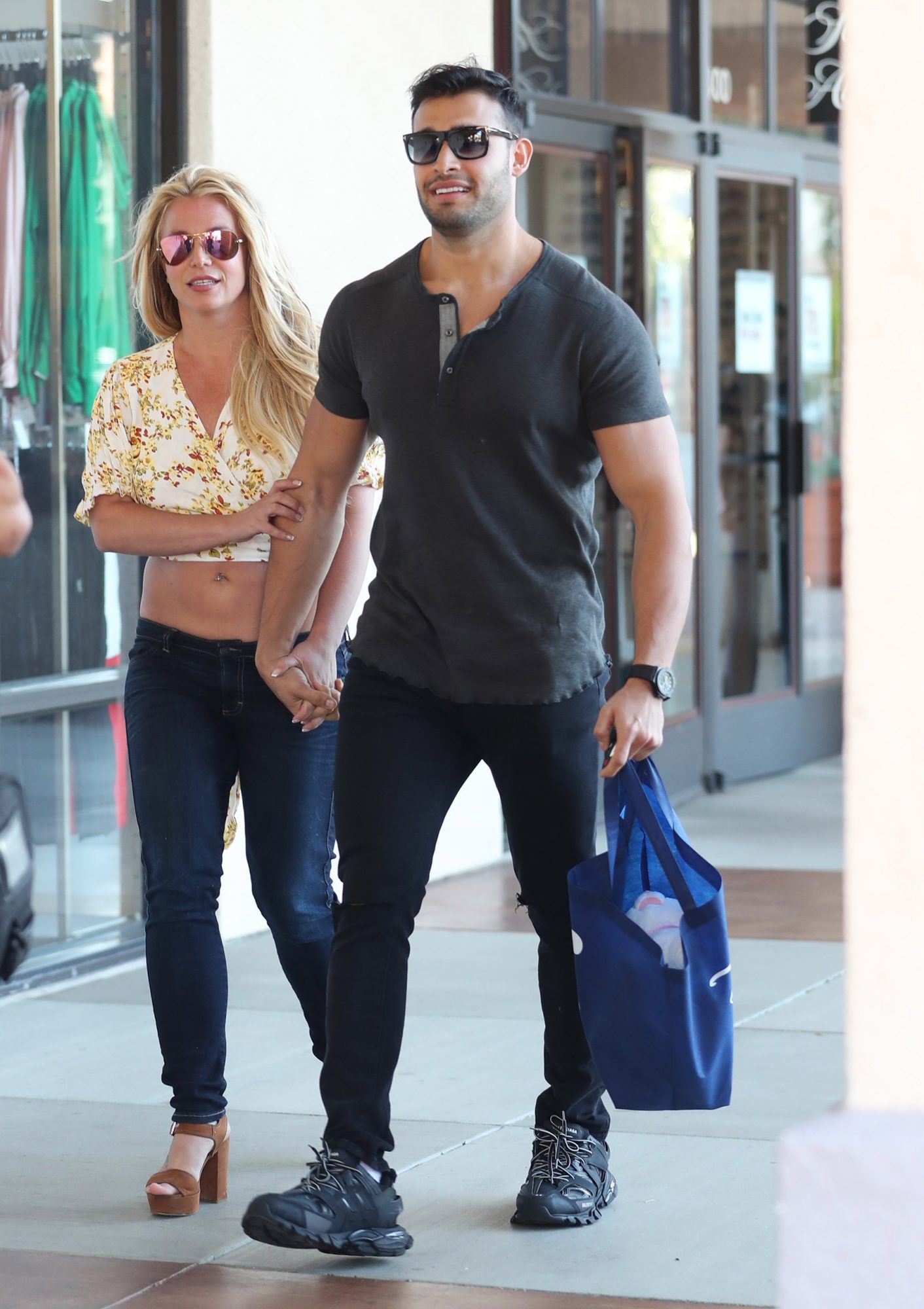 nguoi dan ong ben canh Britney Spears anh 21