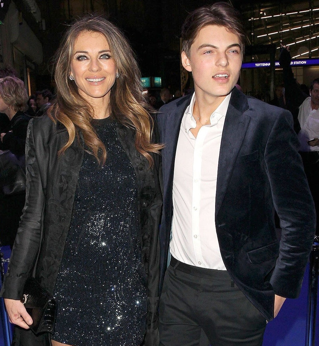 bi kich cua Damian Hurley anh 1