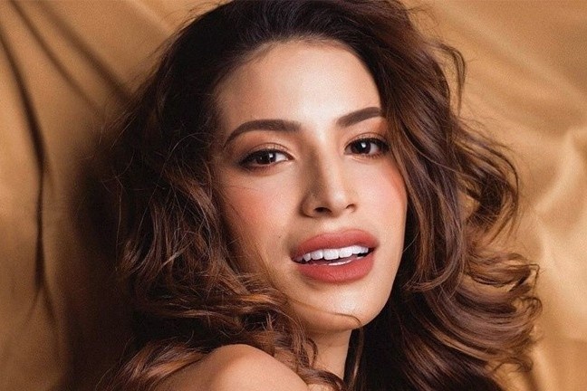 Nguoi dep Malaysia dam canh sat hinh anh