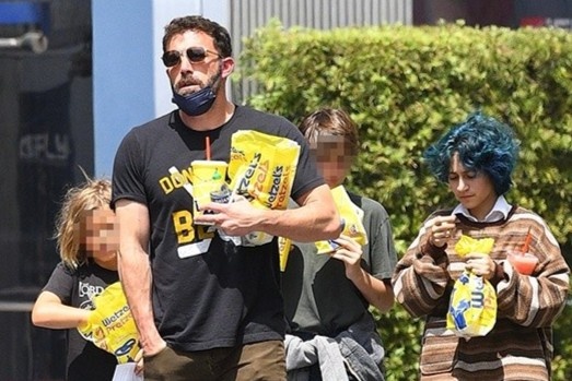 Ben Affleck di choi cung con gai cua Jennifer Lopez hinh anh