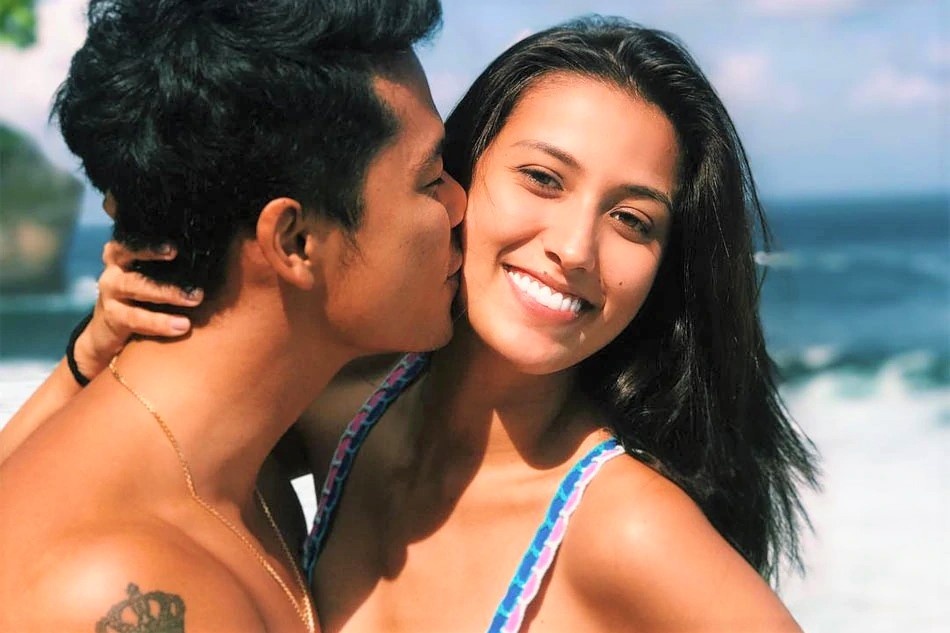 Hoa hau Rachel Peters cuoi ban trai thong doc hinh anh