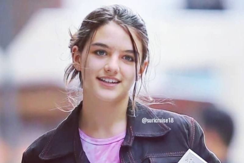 Suri Cruise duoc khen co guong mat dien anh hinh anh