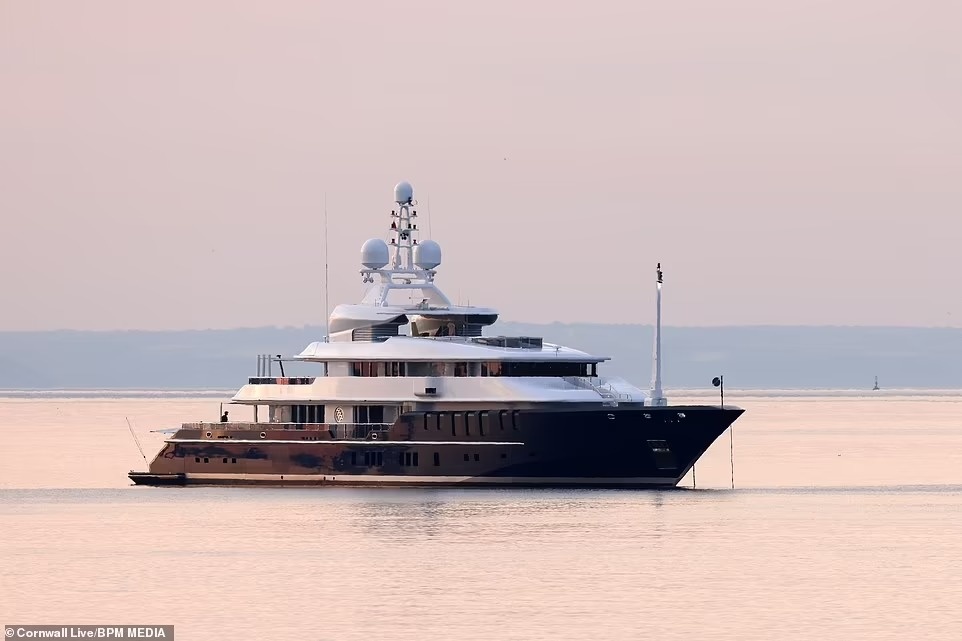 Tom Cruise di nghi duong tren du thuyen anh 1