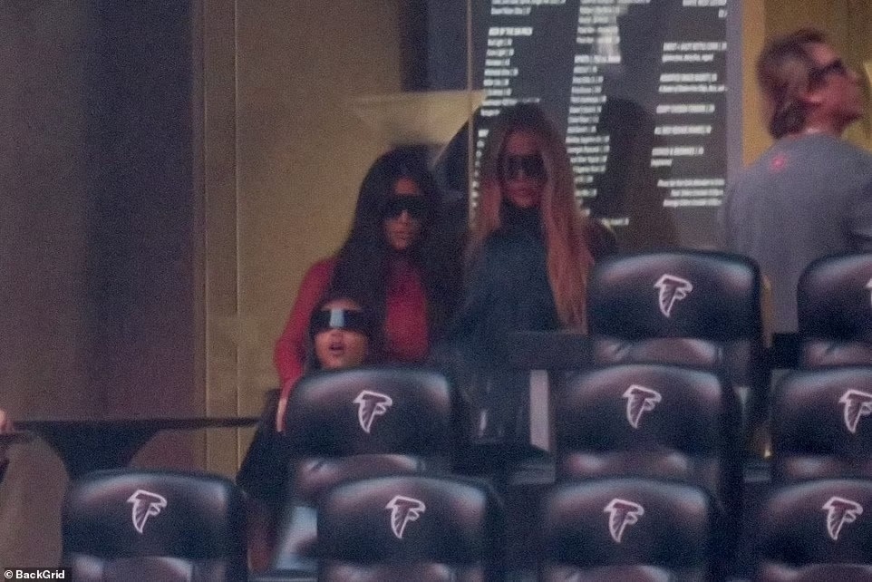 Kim Kardashian ung ho chong cu anh 2