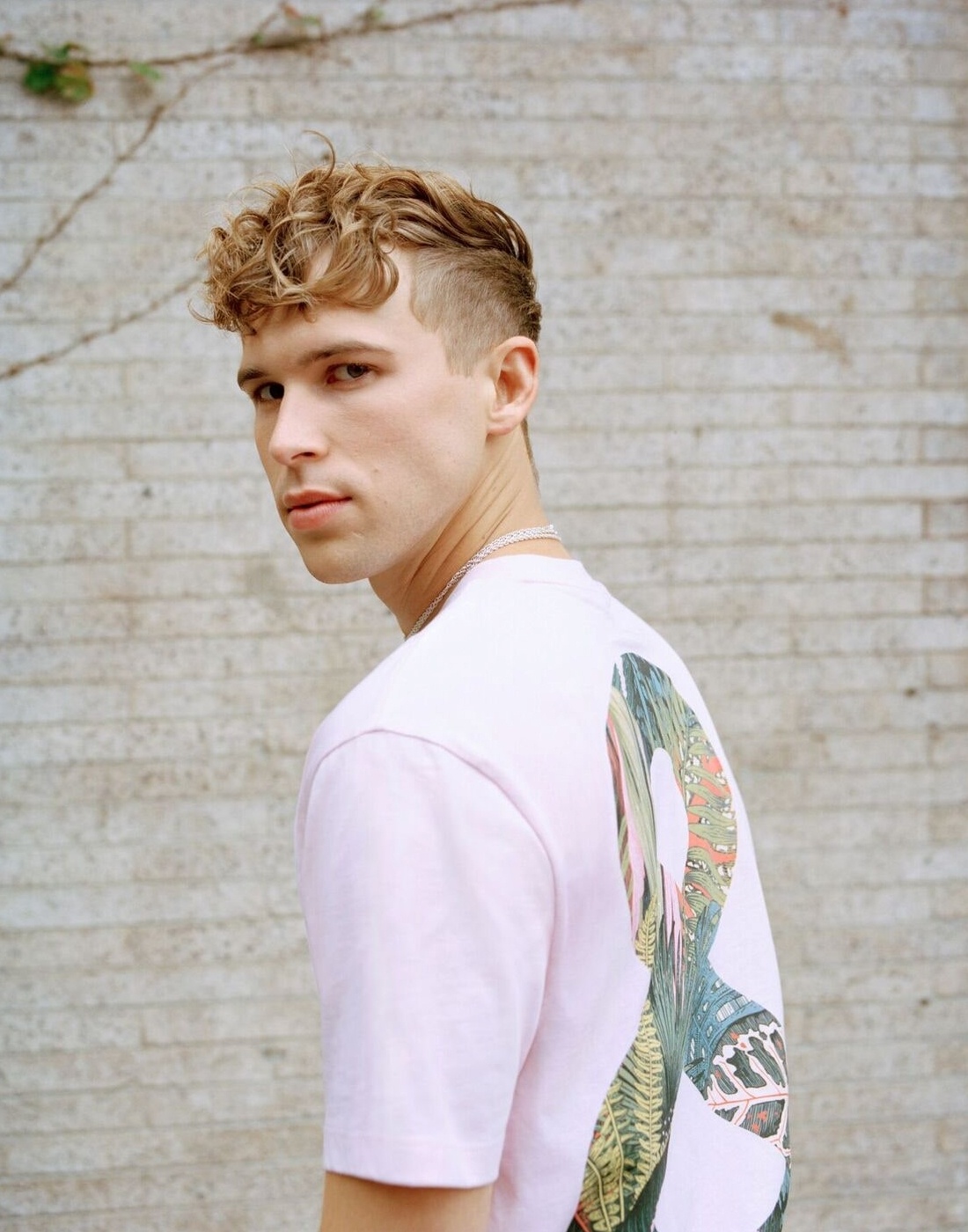 Tommy Dorfman cong khai chuyen gioi anh 1