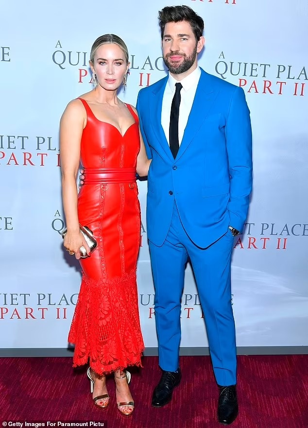 Emily Blunt noi ve nu hon voi The Rock anh 2