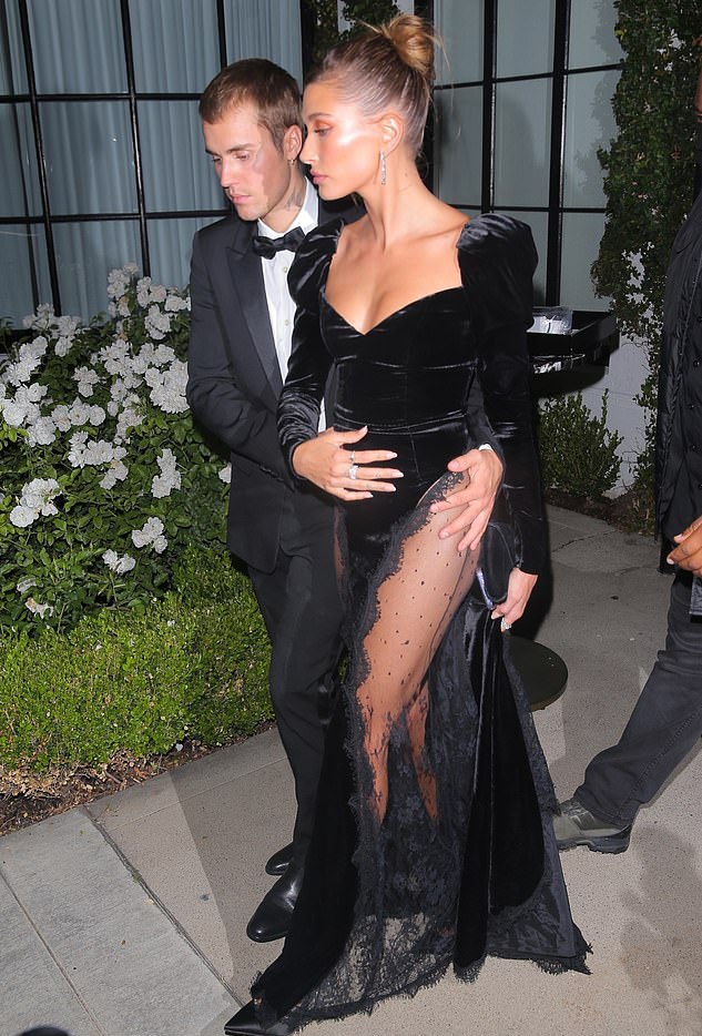 Hailey Bieber dự sự kiện cùng chồng ảnh 4 Hailey Bieber du su kien cung chong anh 4