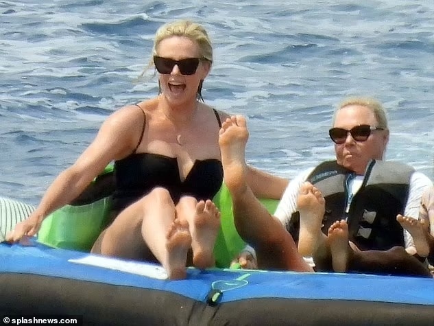 tuổi 46 Charlize Theron ảnh 5 tuoi 46 Charlize Theron anh 5