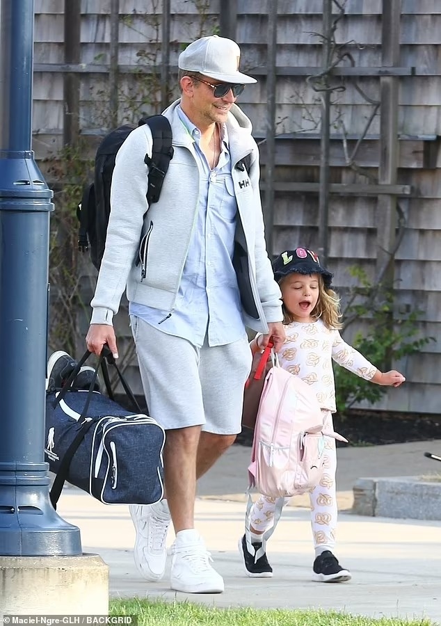 Bradley Cooper dua con gai du sinh nhat Obama anh 1