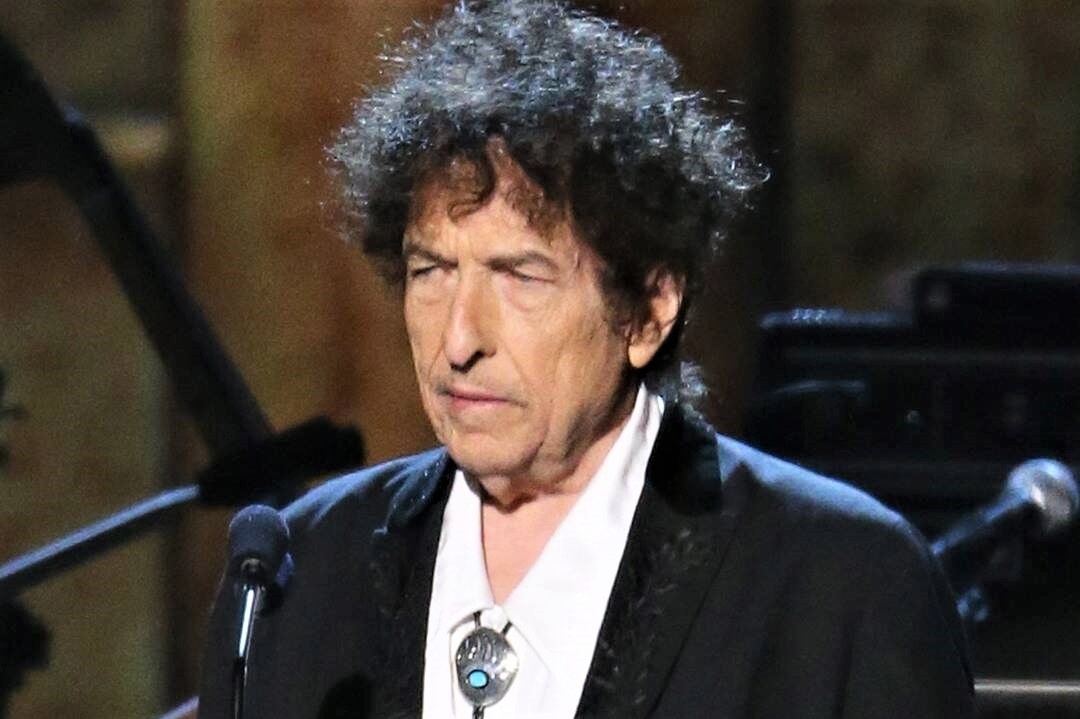 Huyen thoai am nhac Bob Dylan bi cao buoc au dam hinh anh