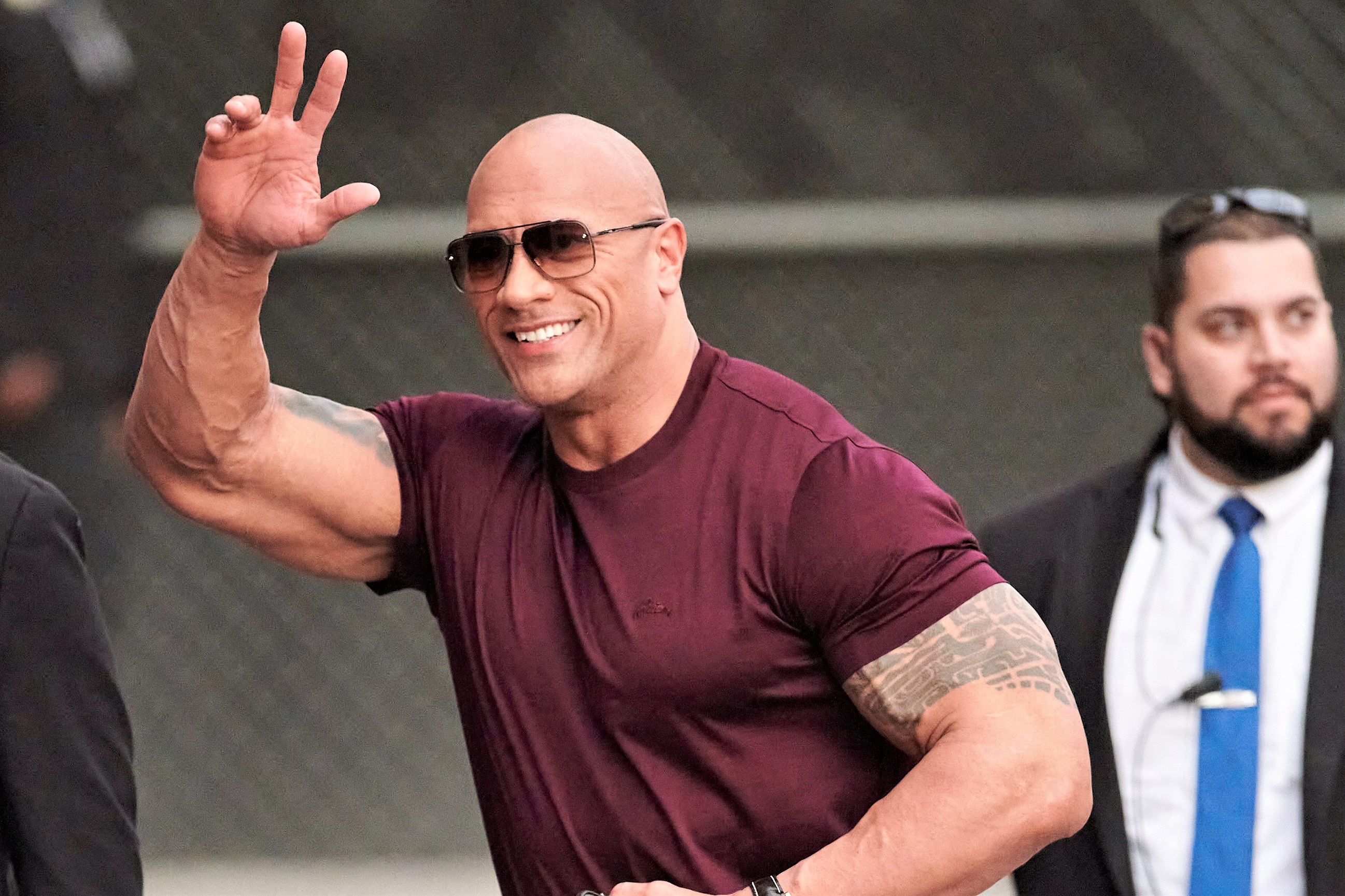 Thu lao chenh lech cua The Rock va dan sao hang A hinh anh