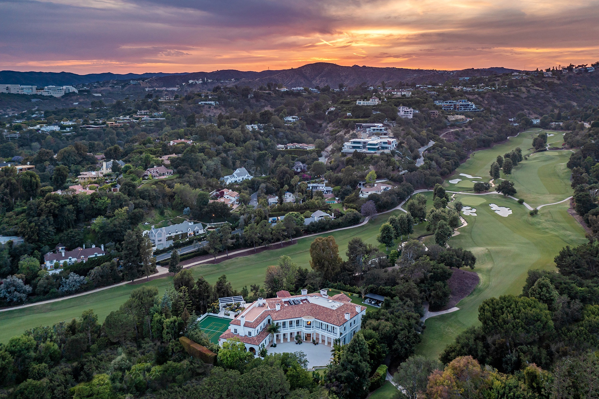 The Weeknd mua nhà 70 triệu USD ảnh 2 The Weeknd mua nha 70 trieu USD anh 2