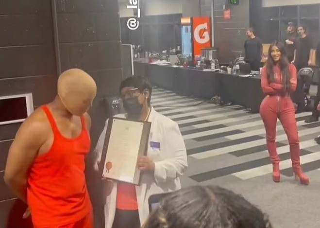 than hinh dong ho cat cua Kim Kardashian anh 6