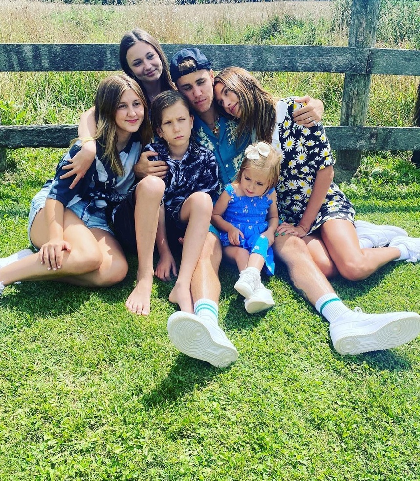 Justin Bieber mac yem xuong pho anh 3