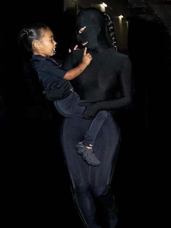 than hinh dong ho cat cua Kim Kardashian anh 4