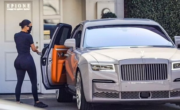 than hinh dong ho cat cua Kim Kardashian anh 3