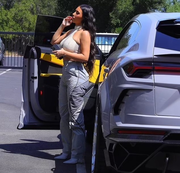 than hinh dong ho cat cua Kim Kardashian anh 8