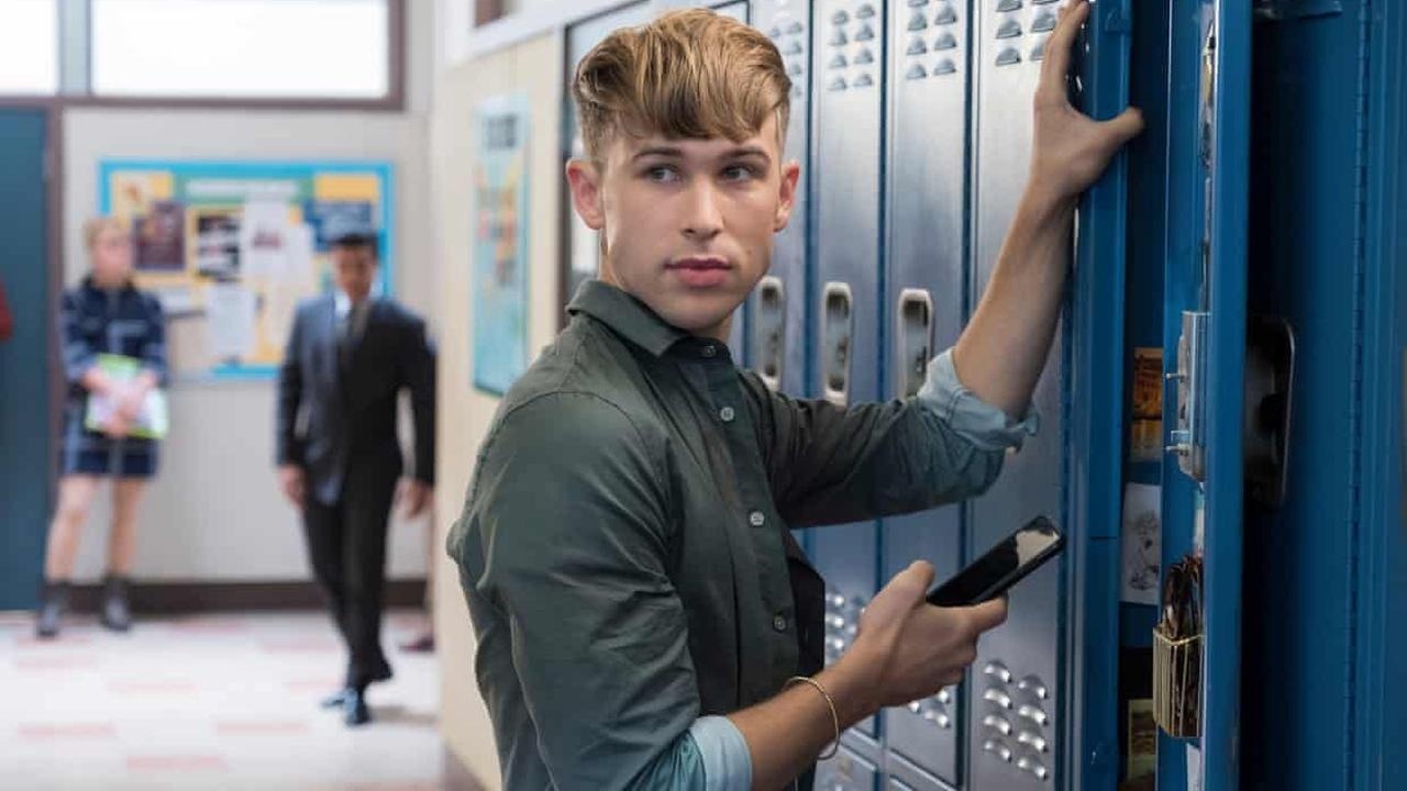 Tommy Dorfman noi ly do chuyen gioi anh 3