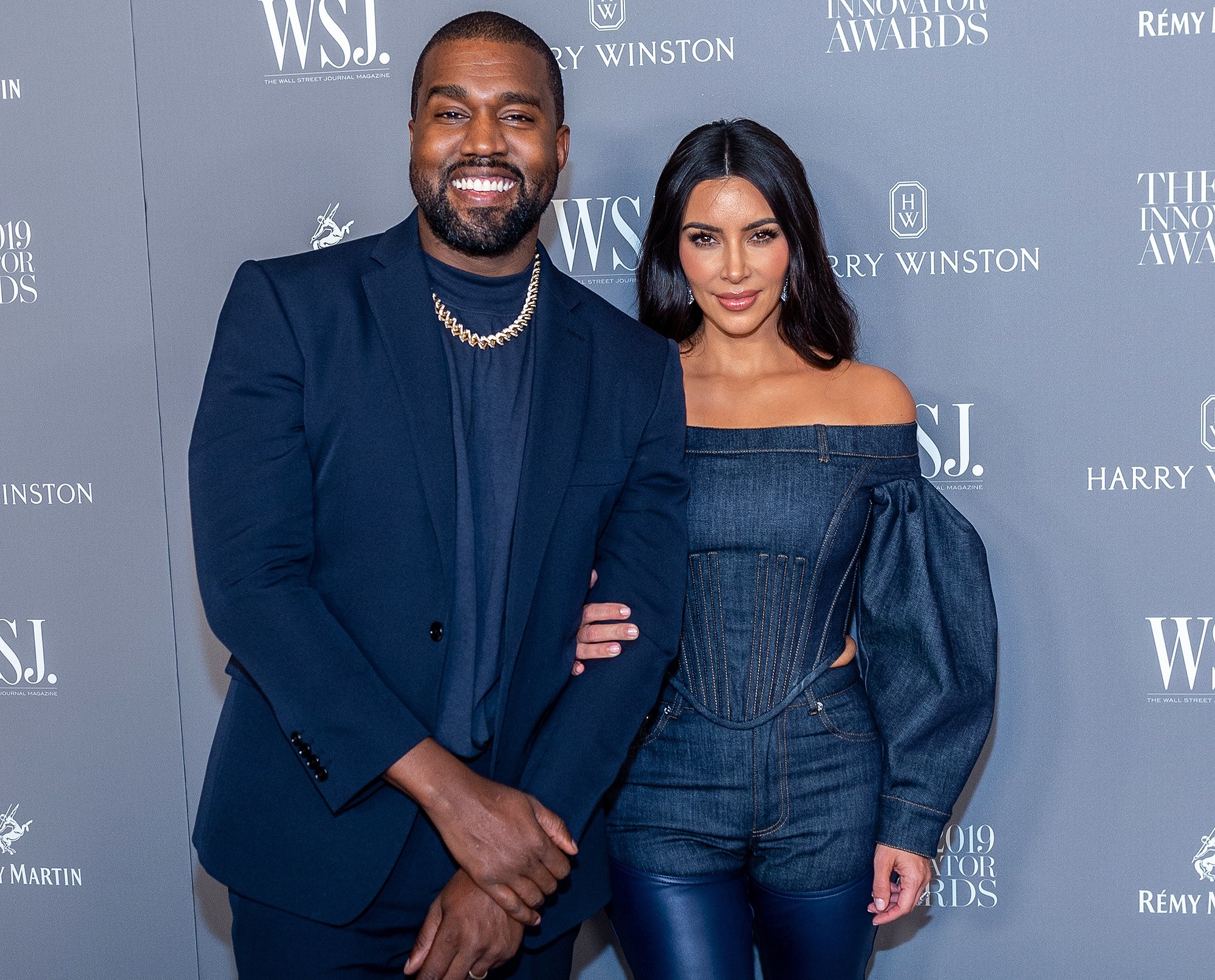 Kanye West phan boi Kim Kardashian anh 1