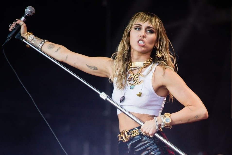 Ten that cua Miley Cyrus va dan sao noi tieng hinh anh