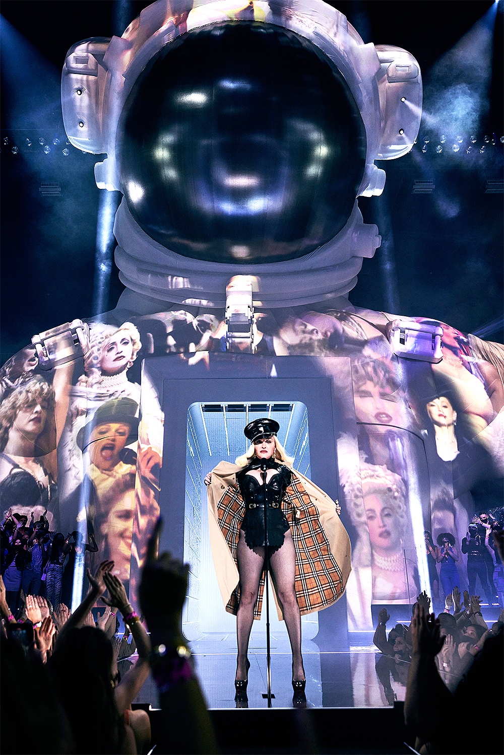 Madonna tai MTV Video Music Awards anh 7