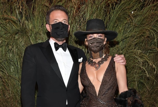 Ben Affleck va Jennifer Lopez tinh cam tren tham do hinh anh