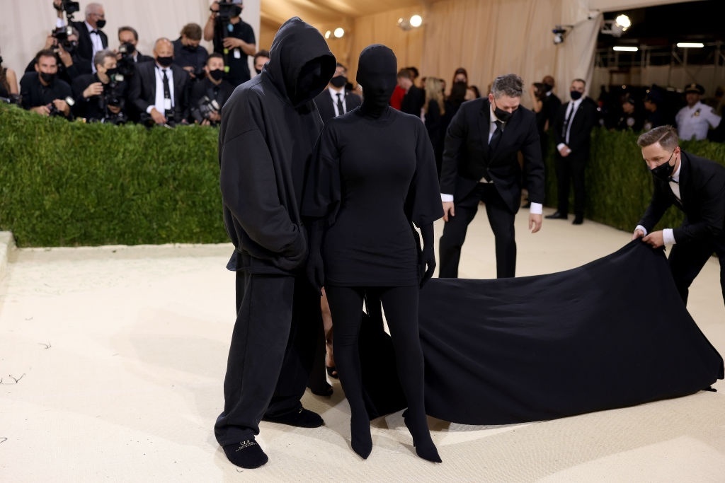 Kim Kardashian tai Met Gala anh 2