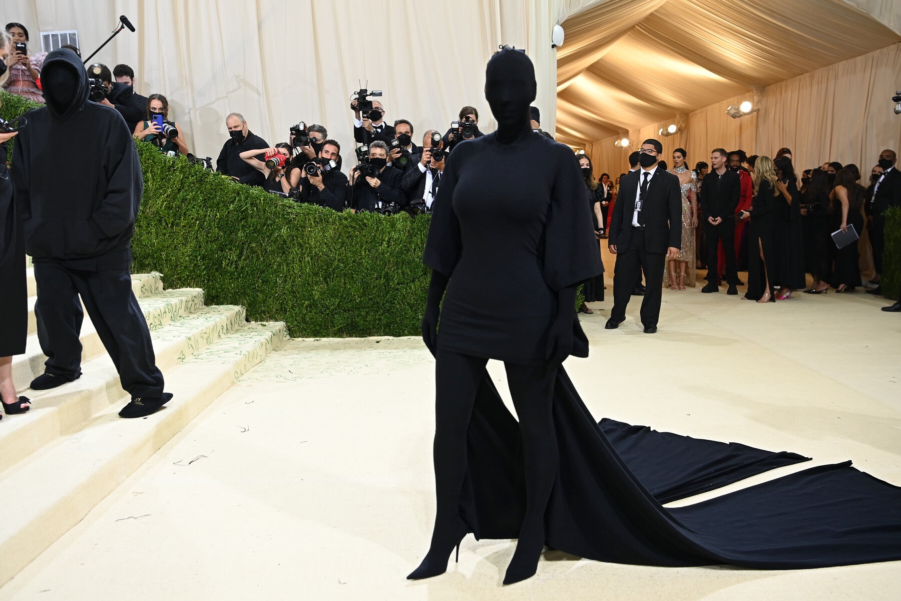 Kim Kardashian tai Met Gala anh 3