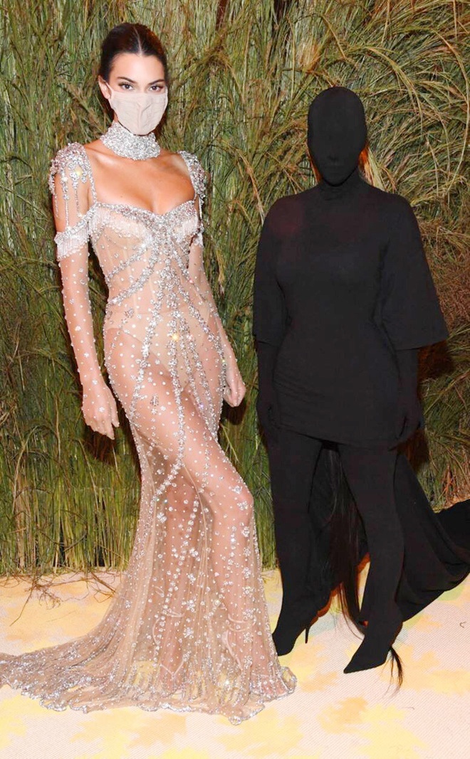 Kim Kardashian khong nhan ra em gai anh 1