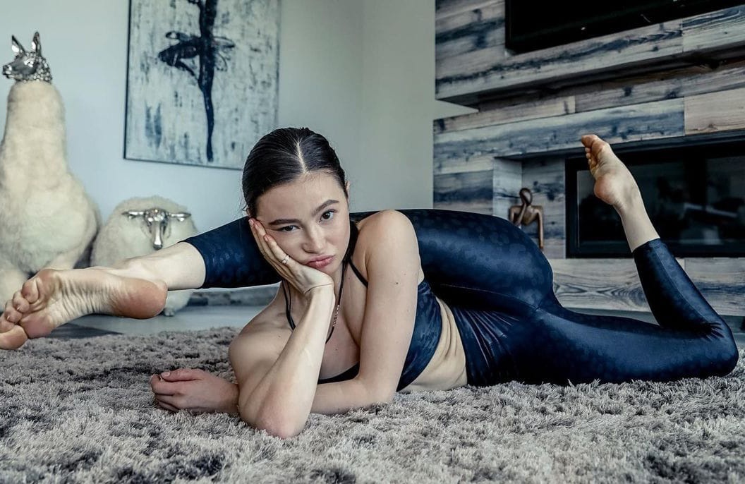 'Co gai khong xuong' chuyen dong phim kinh di hinh anh