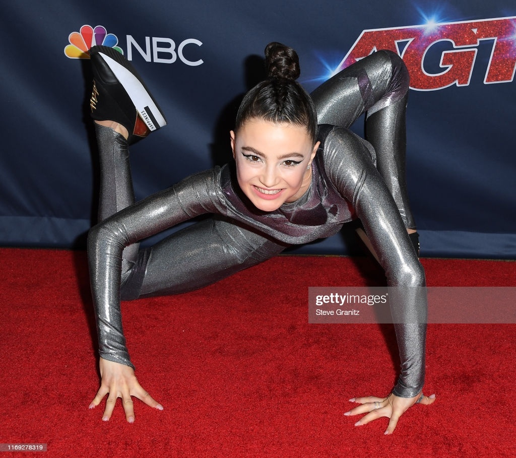 co gai chuyen dong phim kinh di anh 9