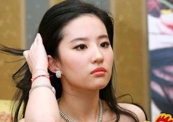 Nghe si ngoi yen giua luc showbiz Trung Quoc chao dao hinh anh