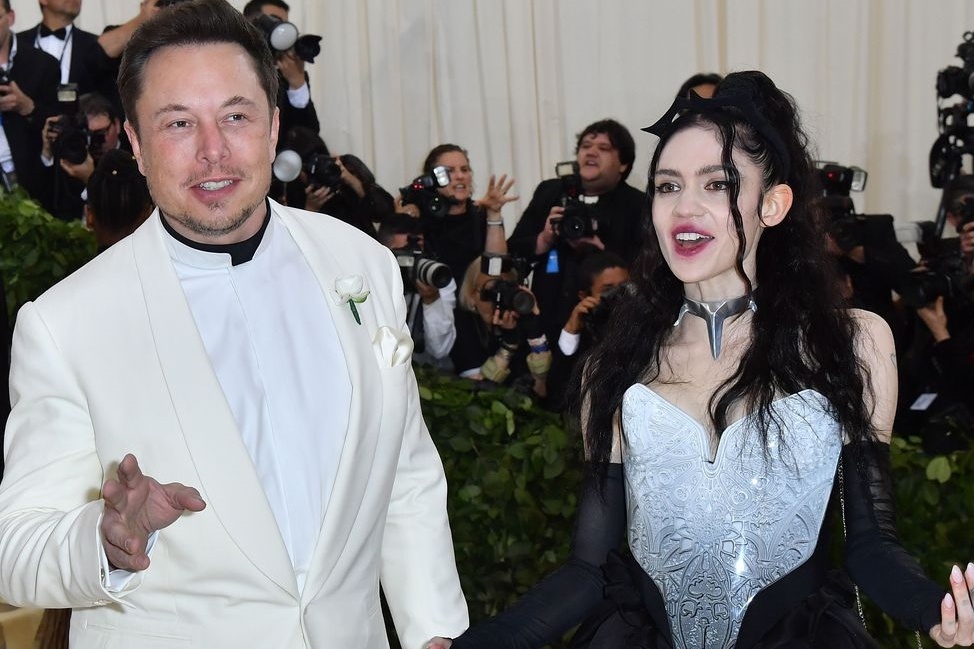 Elon Musk chia tay ban gai ca si hinh anh