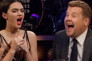 James Corden - MC tai tieng, xem thuong nhom BTS hinh anh