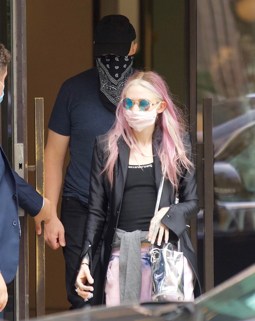 Elon Musk chia tay ban gai anh 1