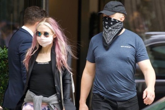 Ca si Grimes len tieng sau khi chia tay Elon Musk hinh anh